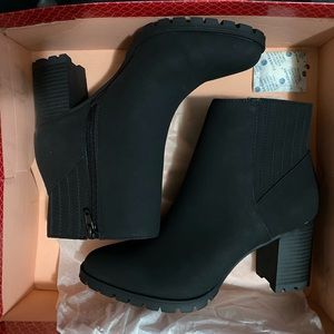 NWT Womens Black Booties